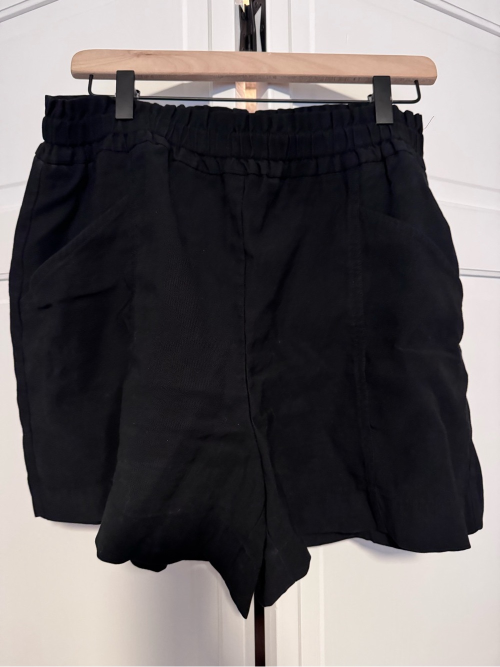 Simply Vera Vera Wang Black High-Waist Elastic Shorts